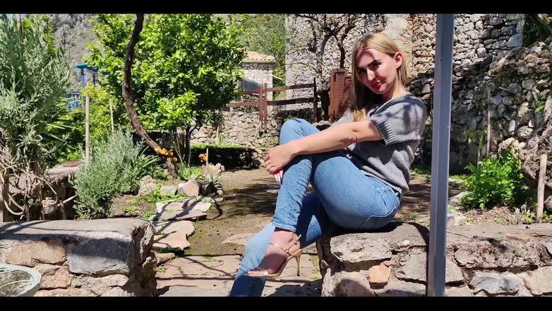 Goddess Lena: Topuk gösterisi