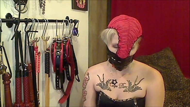 Selfgags classic: นางโดมิแนทส์อุดปากด้วยกางเกงใน! (ตอนที่ 1 จาก 2)