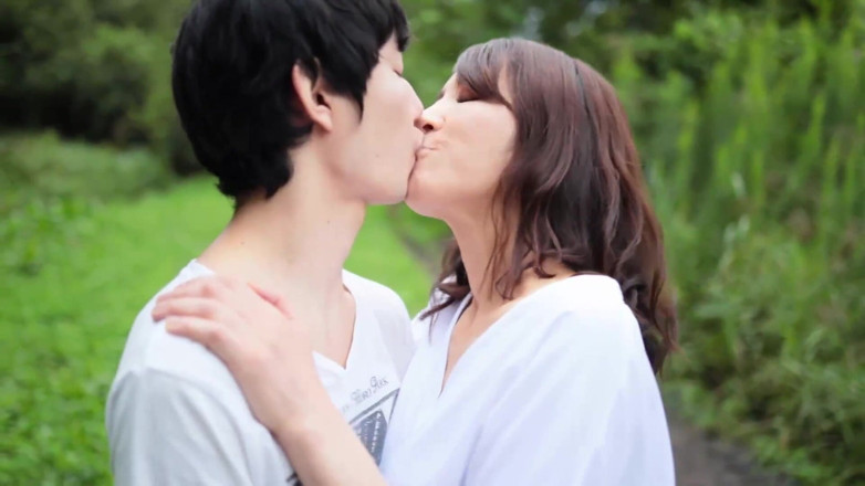 Vulture: Een mooie en trotse milf en haar naakte lichaam wekken...