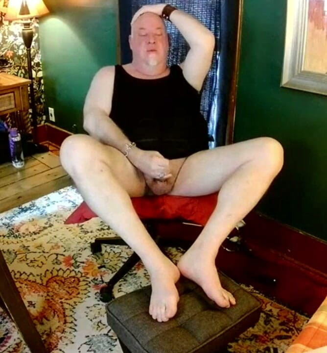 beardaddychub: Bearstepdaddychub Jerks and Talks off Hot Fan!