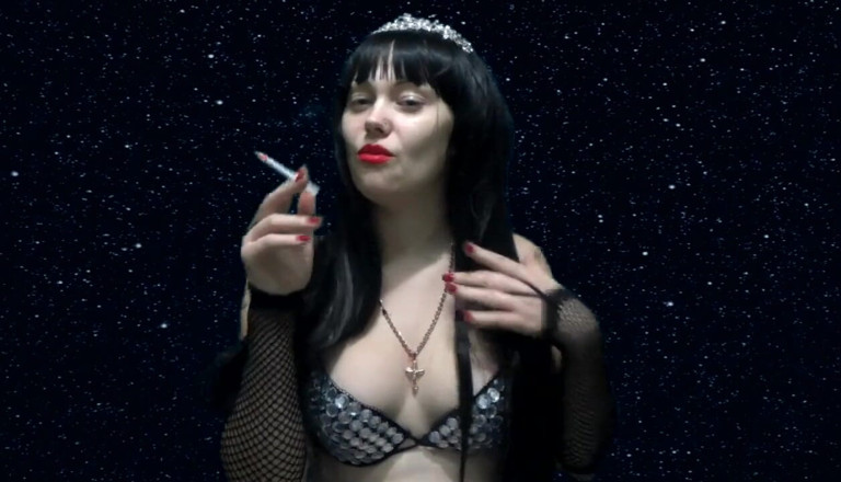 Goddess Misha Goldy: Instruction de branlette avec compte à rebours de sperme sous le...