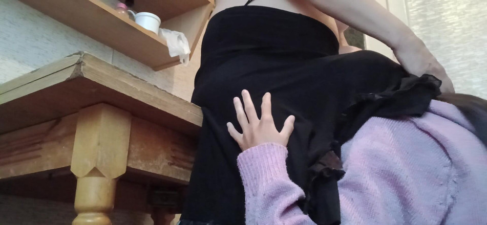 Lesbian-candys: Erkek arkadaşım beni annesiyle yakaladı ama eteğinin altında olduğum için...