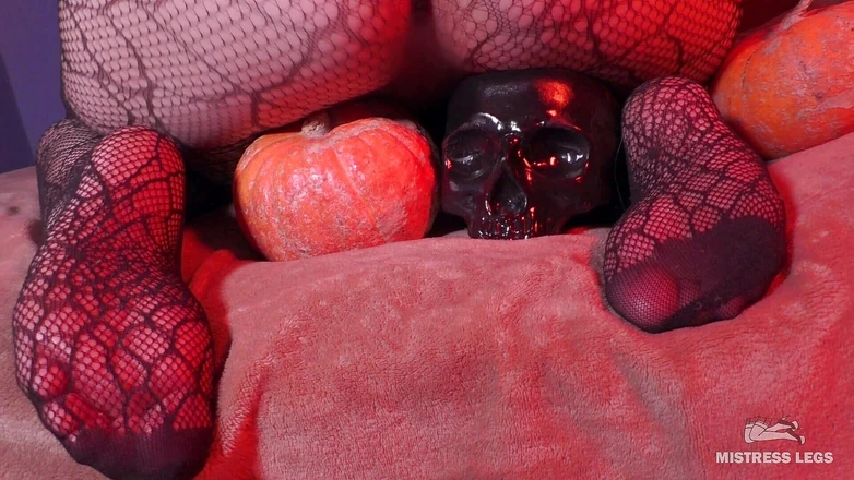 Mistress Legs: Mistress treat: Feet, big ass and peeing in fishnets