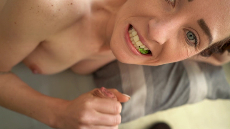 Alicia Robertz: Tiny Gets Caught and Joins Giantess BJ