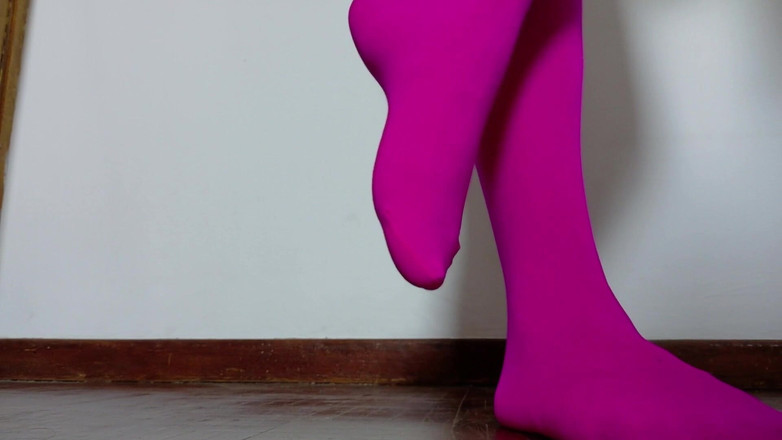 Kinky Lyrical: Kuku merah muda dan stoking nilon