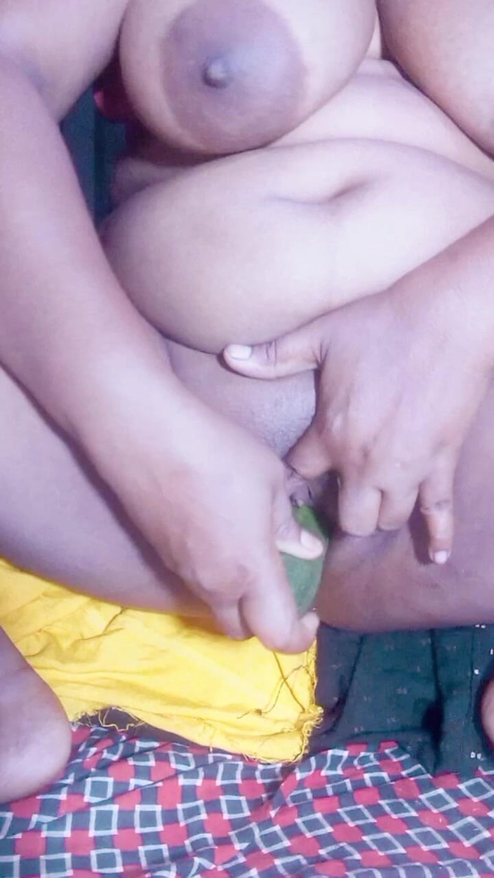 Sadia vabi: Sexe légumeux dans la chatte la nuit