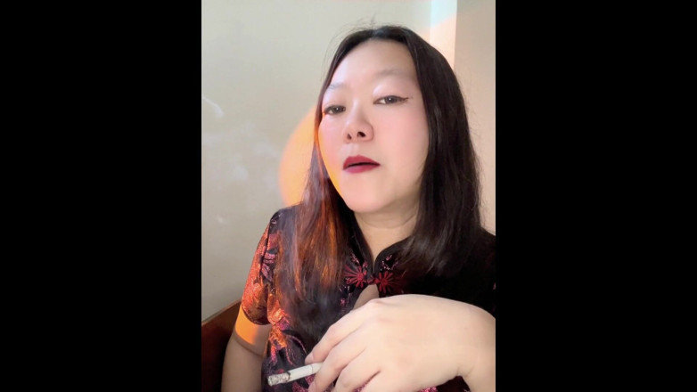 Smoking Asian: Chainsmoking asijská MILF JOI: chválí a odměním mého kouřového otroka 4...