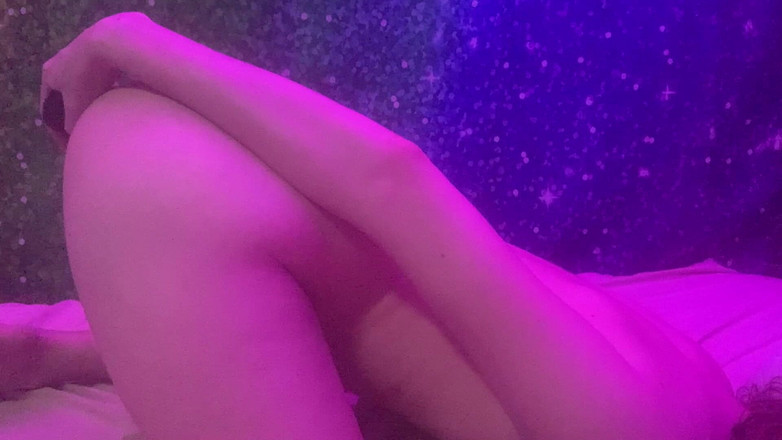 Brashen: Teenie-twink fickt dildo tief