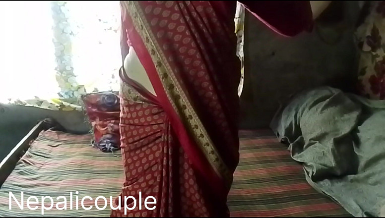 Nepalisexycouple: Budo Sanga Chaat Gardai Puti Kheludai