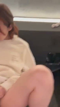 카메라맨이 합류하고 또 다른 1 일부터 한 여자와 야생으로 계속