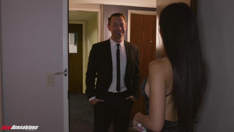 HotwifeXXX: Scarlett Alexis Gets a Surprise Backdoor Delivery