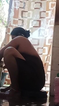 XXX Video of Naked Bhabhi Bathing