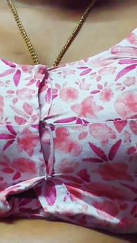 Hintli en ateşli desi yenge onunla seks yapmak için devar'ı baştan çıkarıyor.