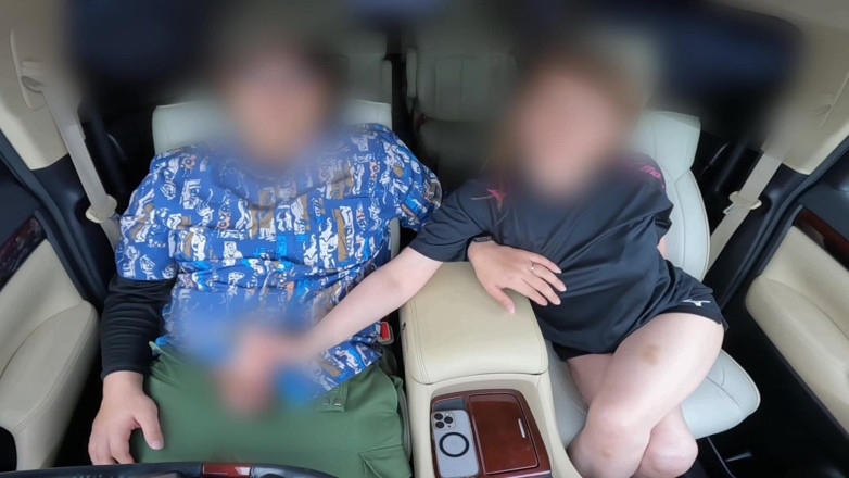 LuuLee0804: Mąż ogląda mecz. mężatka pospiesznie daje w samochodzie