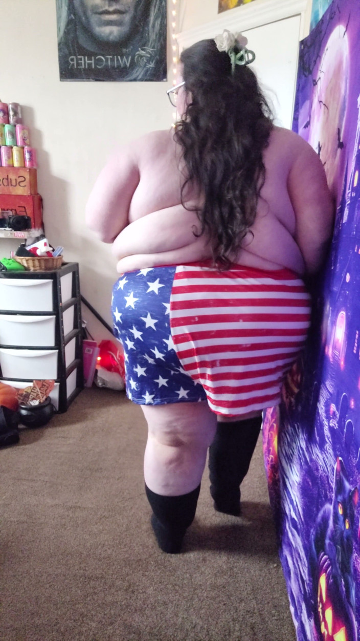 SSBBWLadyBrads: Desnudándose de un lado para mis fanáticos