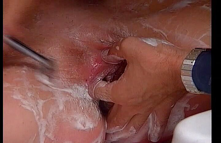 Hot Girlz: Mi-a curățat pizda și mi-a lins apoi pentru că este excitat