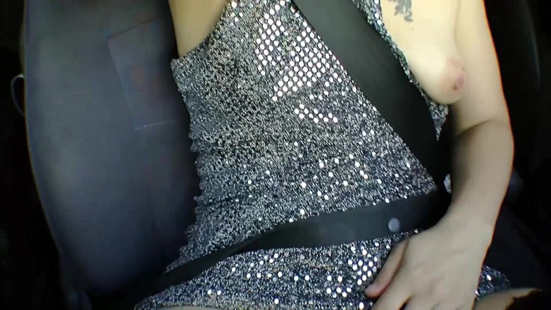 Sexy Amateurz: Guidando in macchina e mostrandosi