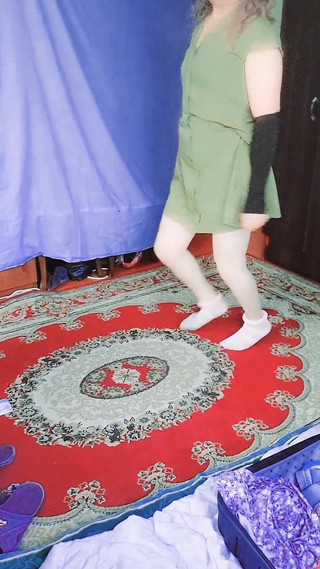 Kitty_Cross: 绿色性感的迷你房屋礼服人妖大屁股娘娘腔大屁股变性屁股变装者