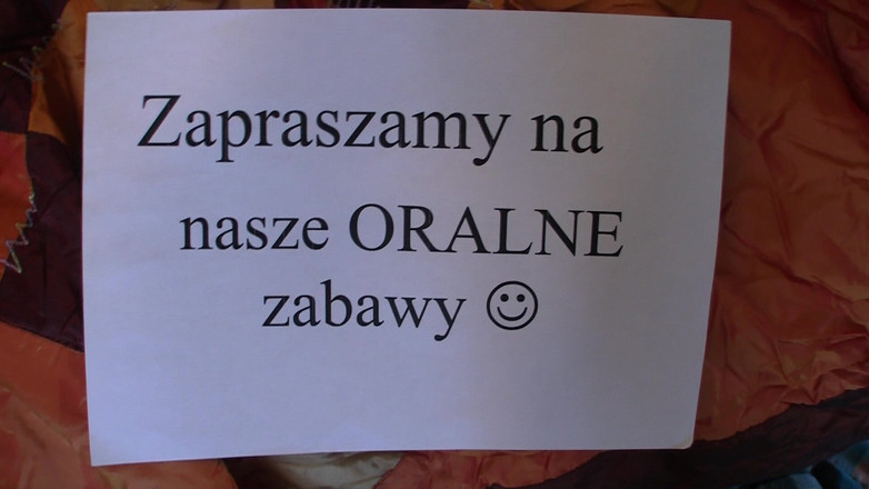 Dirty fantasy: Yaşlı adam üvey kızıyla oral seks ve ayak fetişinin tadını çıkarıyor