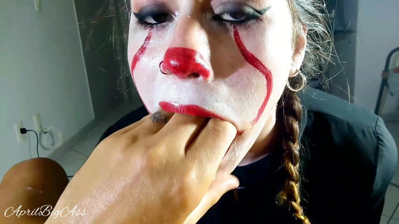 April BigAss: Halloween gola profonda e ingoio sperma gargarismi