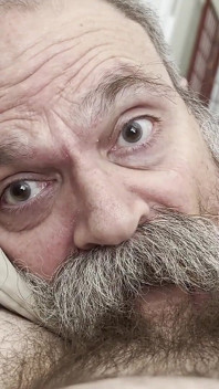 Papa Ours Tyler Preston Suce Une Bite Et Reçoit Une Récompense De Sperme
