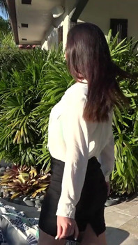 Propertysex - un agent immobilier excité baise son client après qu’il l’a éjaculé en train de regarder du porno lors d’une journée portes ouvertes