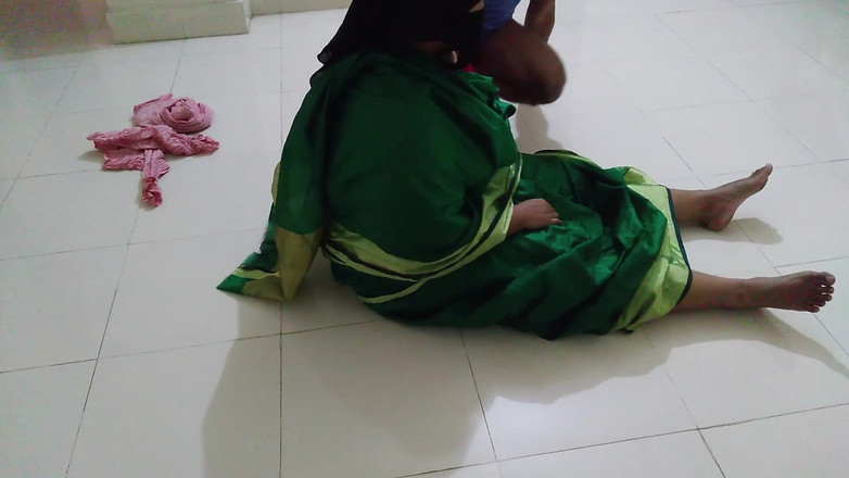 Aria Mia: Desi Moti Gand Wali Saas Ko Damad Ne Hat Bandkar...