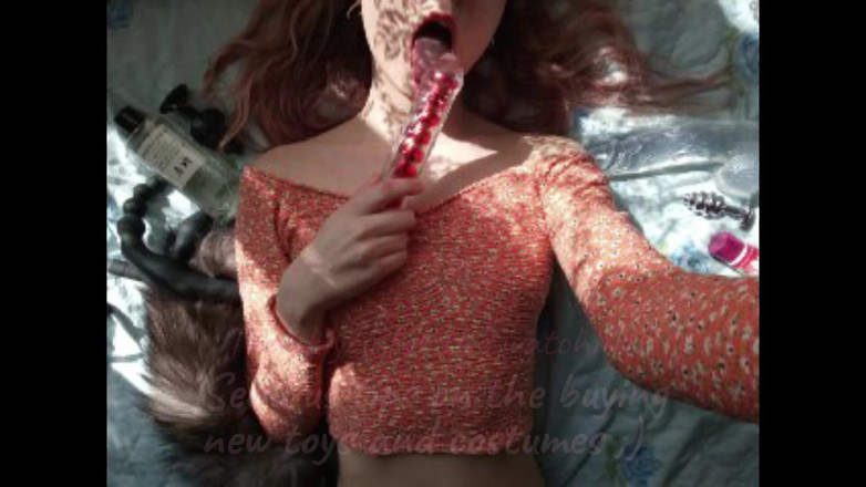 Lina Moore: Memek sempit cewek ini lagi asik ngentot dildo ukuran raksasa -...