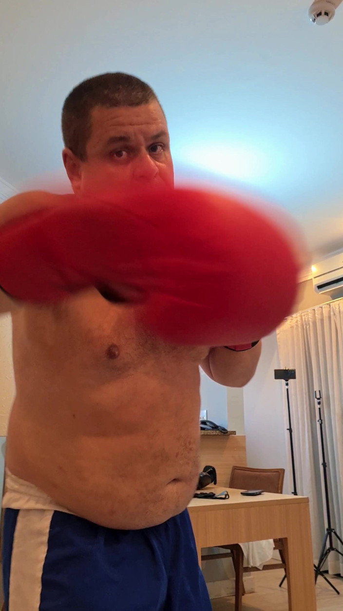 Punchbagplz: POV knockout, přišel jsi pro něj ... ale tváří v tvář...