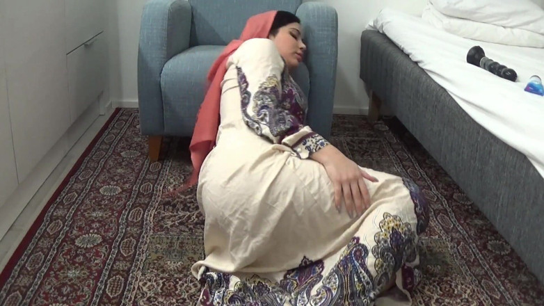 Amateur Homemade Porn: 큰 흑인 딜도로 자위하는 섹시한 아랍 밀프