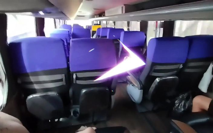 Marcosninfo: Um cara veio ao meu assento no ônibus e colocou o...