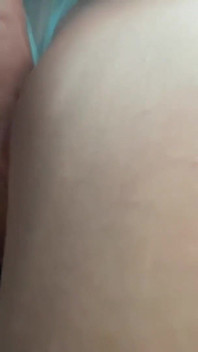 Páni! Co se stane v tomhle zatraceně autobuse!? vystříká se jí do kalhotek!!