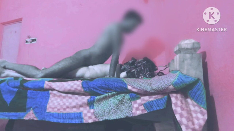 Housewife 69: Doma byla nalezena sama domácí prostitutka, kam přišel její přítel