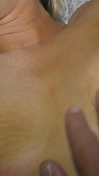 Kyra kinks - пизду пестять пальцями
