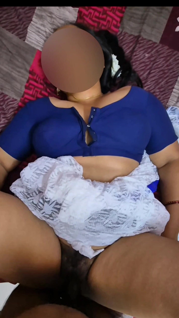 Black & white desicat: Video rekaman seks tante seksi india sreejaa dengan baju biru...