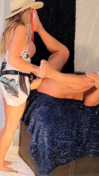 Tambatan mubaligh dengan dildo strap-on mega pancutan mani