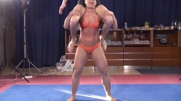 European Lift and Carry Club: Samantha Sunny in wrestling game with her boy