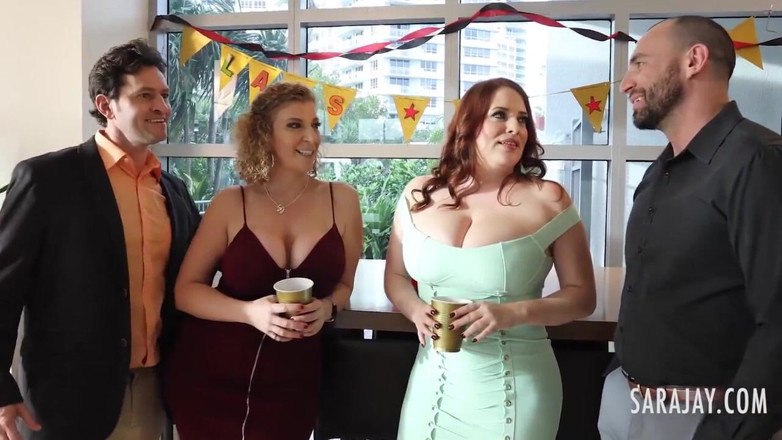 Sara Jay: Sara Jay fait un quatuor bizarre avec ses amis sexy