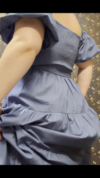 Sexy MILF Flashes Her Ass