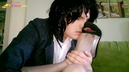 Trans and Cross-Dressers Feet: Transsexuală își linge picioarele în ciorapi atât de perfect