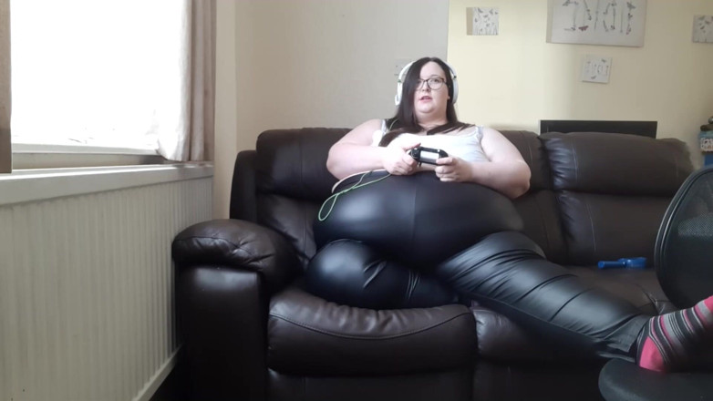 SSBBWLadyBrads: BBW SSBBW new leather pants and gaming video
