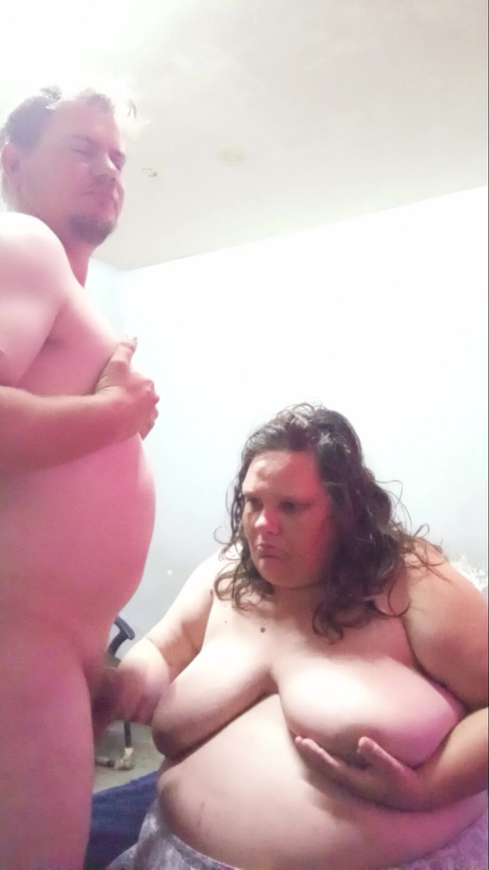 hothouse18xxx: Stacy Hace Buenas Mamadas Al Marido