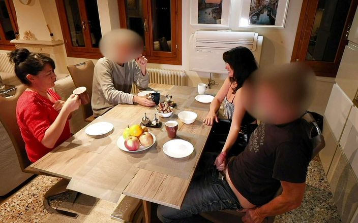 Alexandra Wett: 19 岁在一起晚餐时偷偷偏离