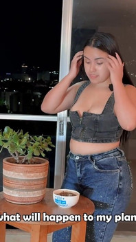 O dono desesperado paga o jardineiro com sexo para salvar suas plantas (parte 1)