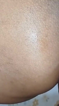 Une belle-mère à gros cul prend la bite d’un jeune garçon deshi, partie 1
