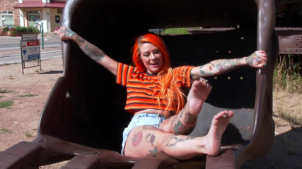 Sinful Feet: Quinn carter foot fun outside in a crane