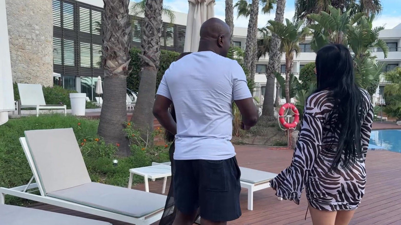 Interracial vision: Luiza e Clea são fodidas por Joachim