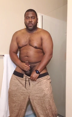 スウェットパンツでこのペニスを撫でる