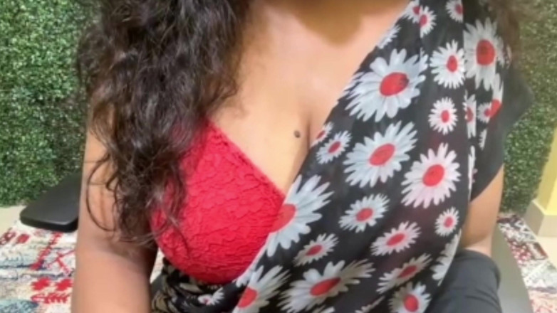 Surbhi453: Indian College Girl Love Making with Her Classmate After Class...