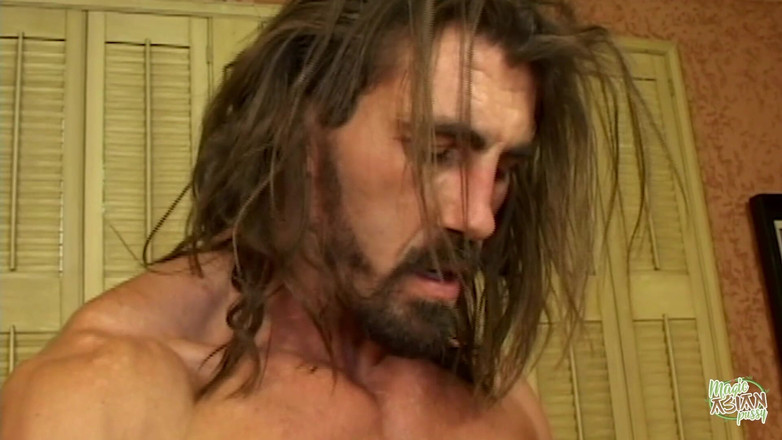 Magic Asian Pussy: Еротична азіатська красуня допомагає своєму чоловікові кінчити, одягнувши пікантні панчохи та глибоко заглотуючи його член